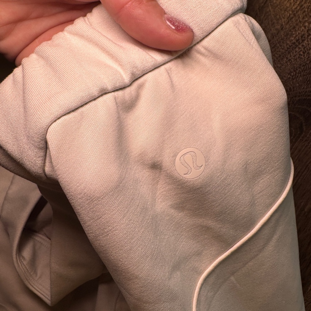 Lululemon cream colored Joggers NWOT